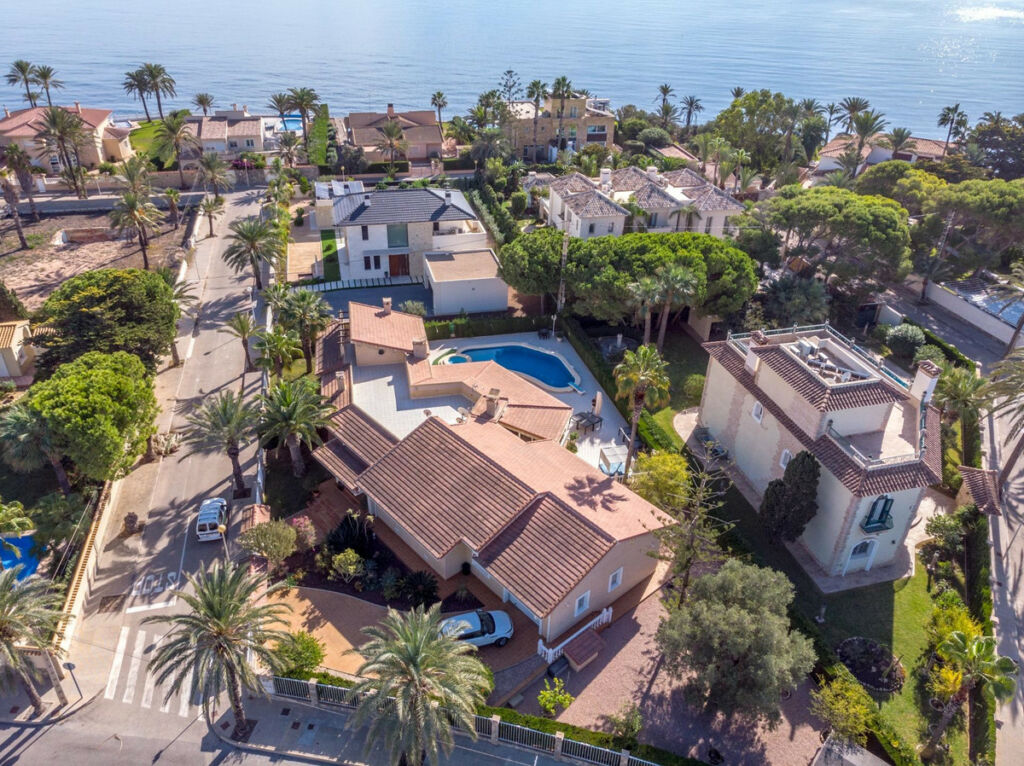 Detached Villa Cabo Roig Alicante - image 4