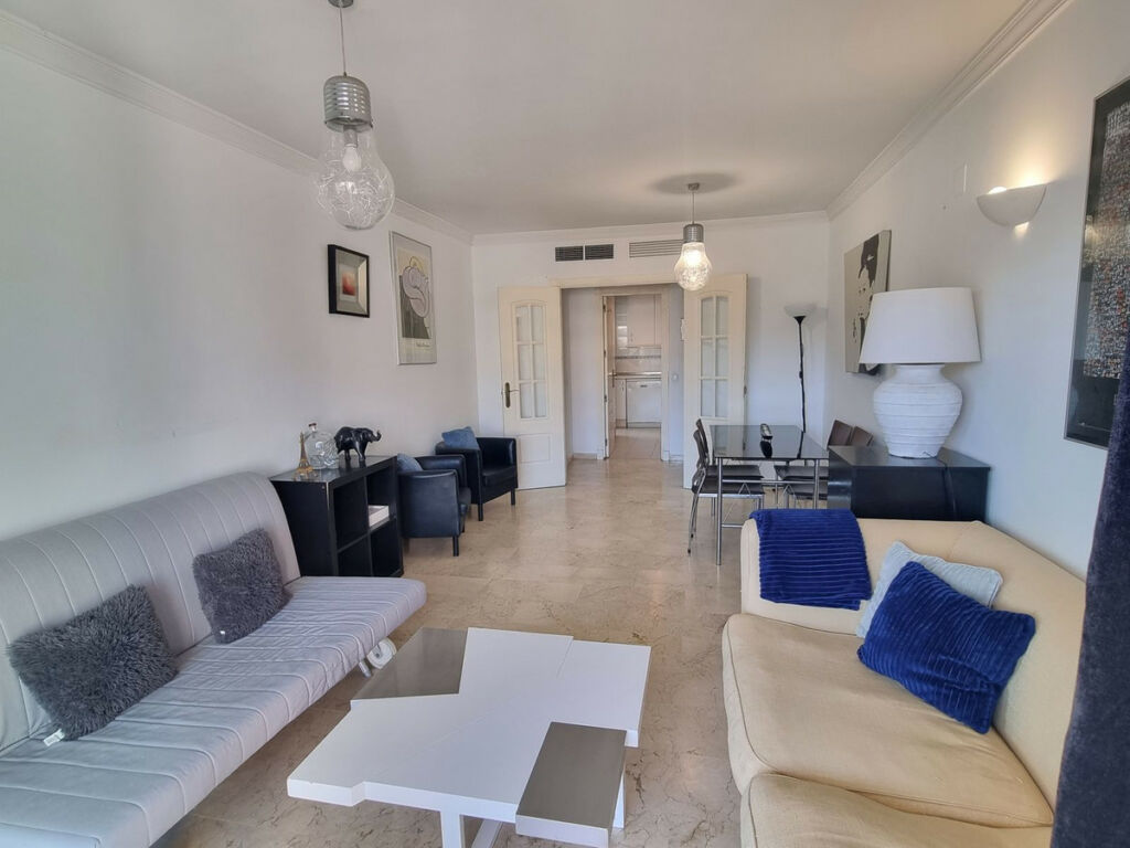 Middle Floor Apartment Puerto Banús Málaga - image 4