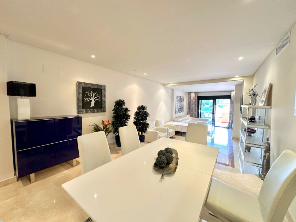 Middle Floor Apartment Puerto Banús Málaga - image 5