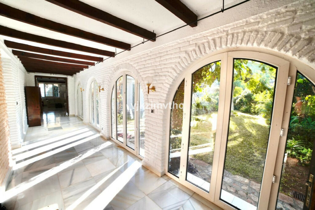 Detached Villa Benalmadena Pueblo Málaga - image 4