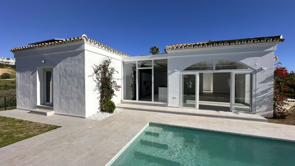 Detached Villa La Duquesa Málaga - image 4