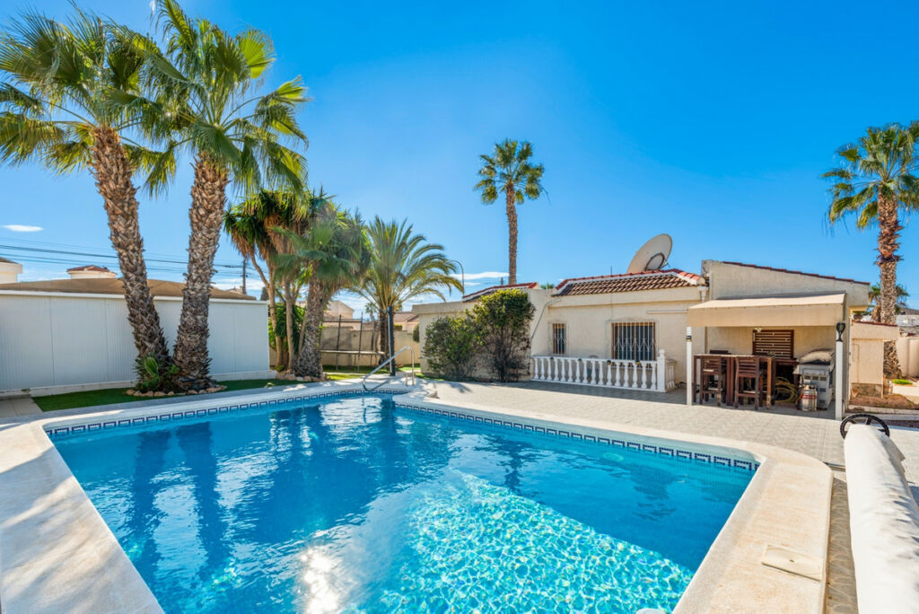 Detached Villa Ciudad Quesada Alicante - image 40