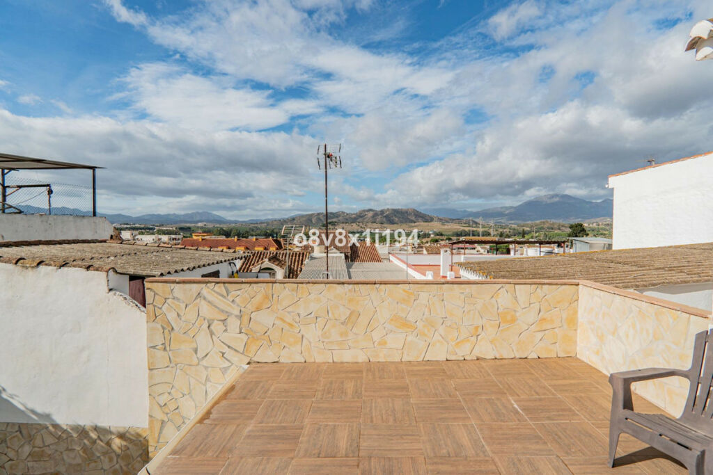 Detached Villa Pizarra Málaga - image 40