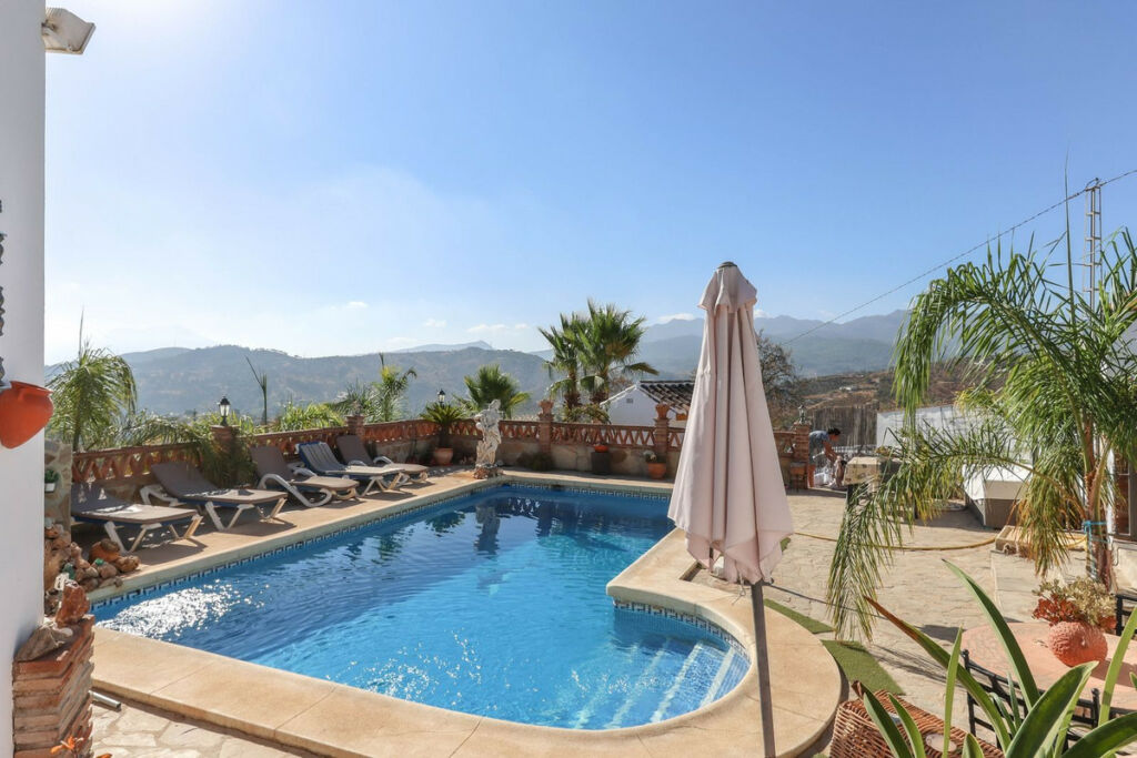 Detached Villa Guaro Málaga - image 40