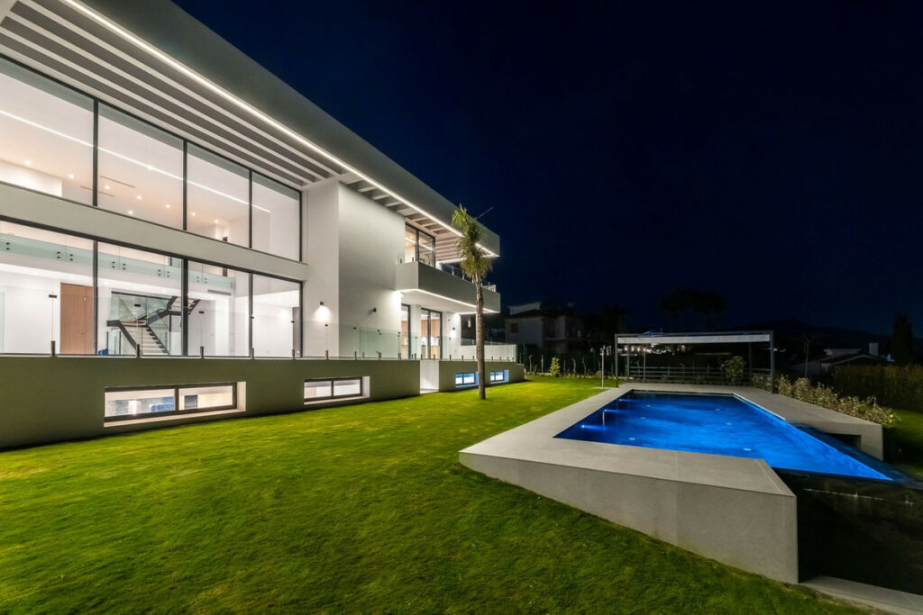 Detached Villa Benahavís Málaga - image 42