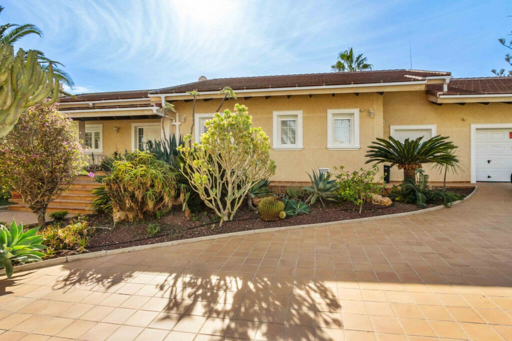 Detached Villa Cabo Roig Alicante - image 44