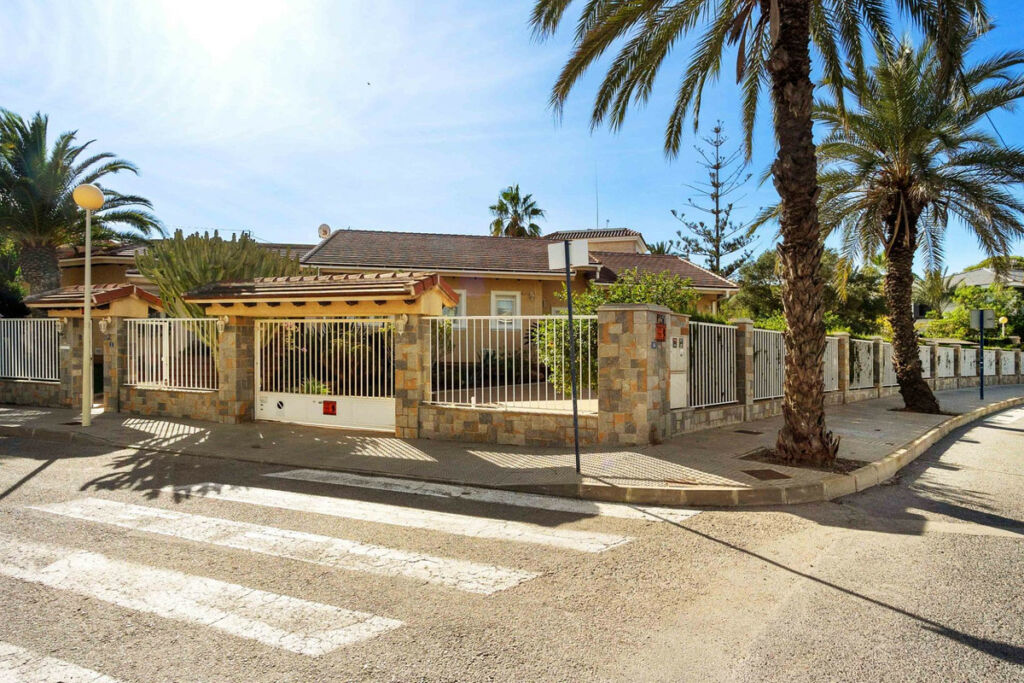 Detached Villa Cabo Roig Alicante - image 46