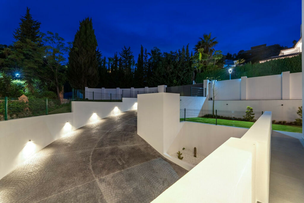 Detached Villa Benahavís Málaga - image 46
