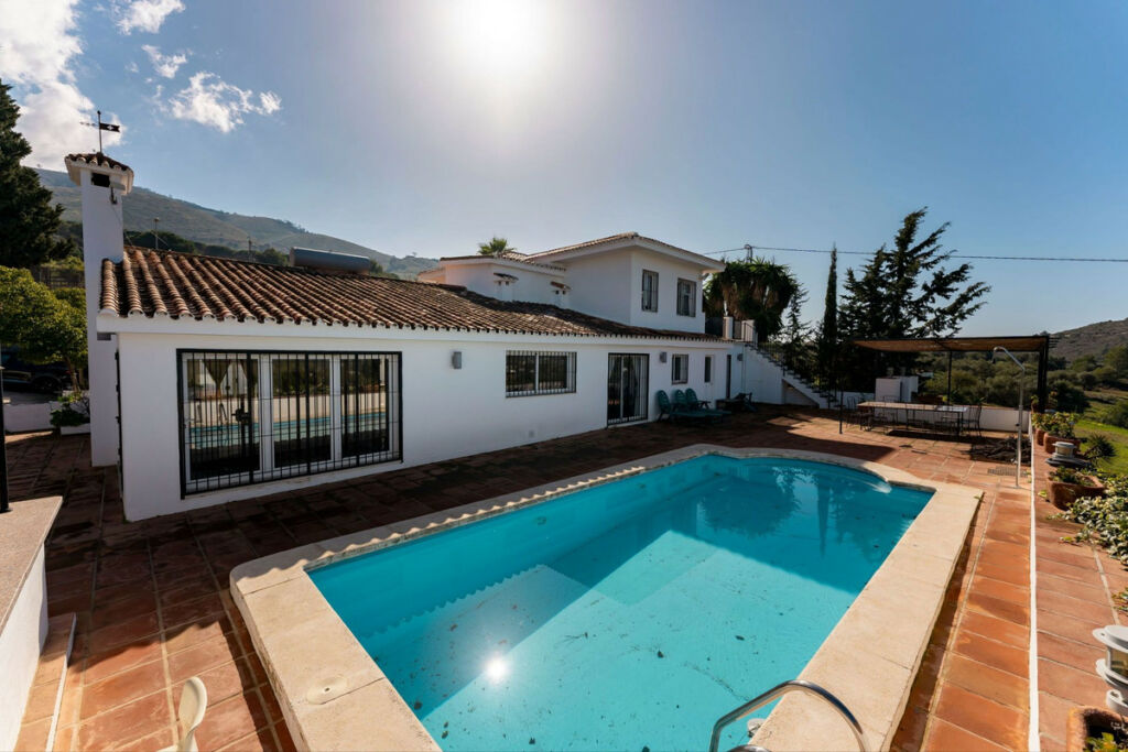 Detached Villa Alhaurín el Grande Málaga - image 3