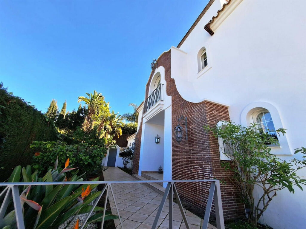 Detached Villa Puerto Banús Málaga - image 5