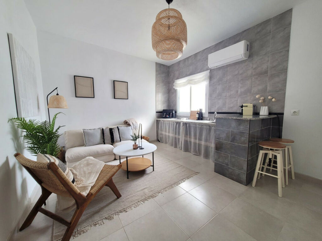 Middle Floor Apartment Estepona Málaga - image 8