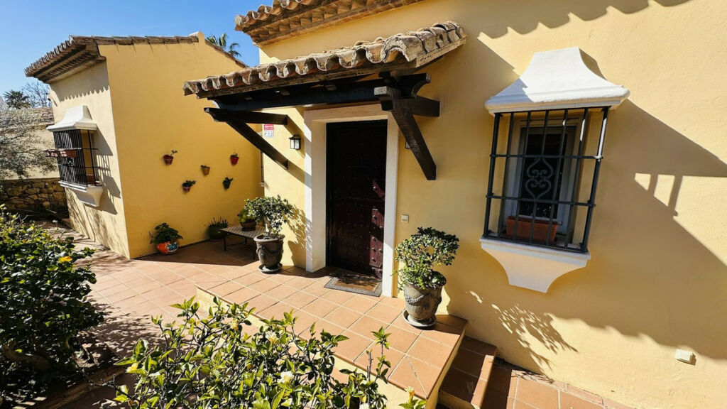 Detached Villa La Duquesa Málaga - image 5
