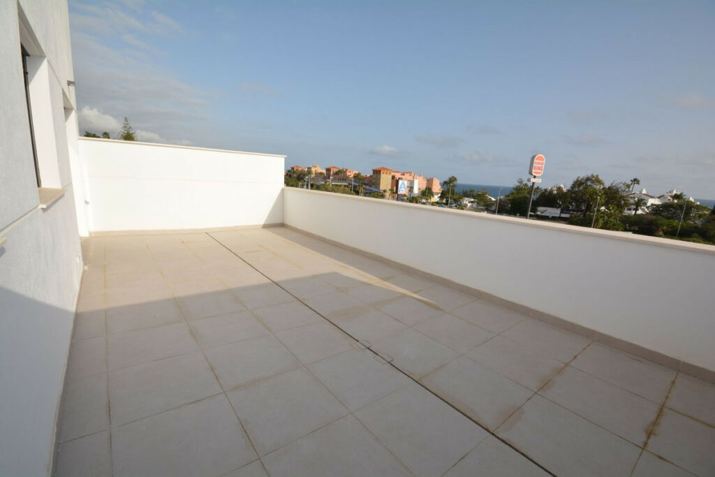 Middle Floor Apartment Estepona Málaga - image 5