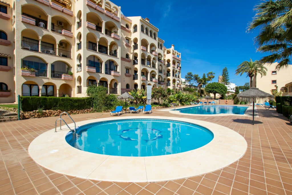 Middle Floor Apartment Torrenueva Málaga - image 5