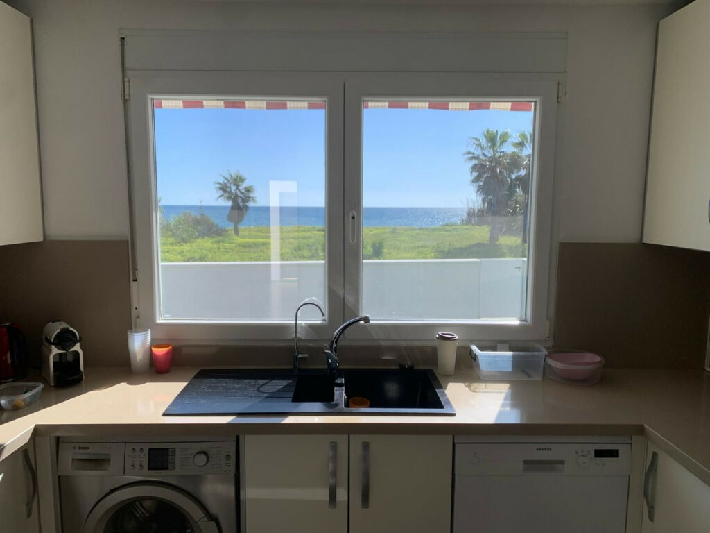 Detached Villa Estepona Málaga - image 5