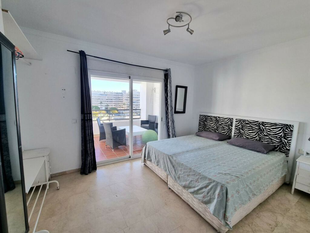 Middle Floor Apartment Puerto Banús Málaga - image 5
