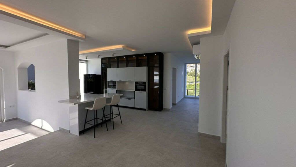Detached Villa La Duquesa Málaga - image 5