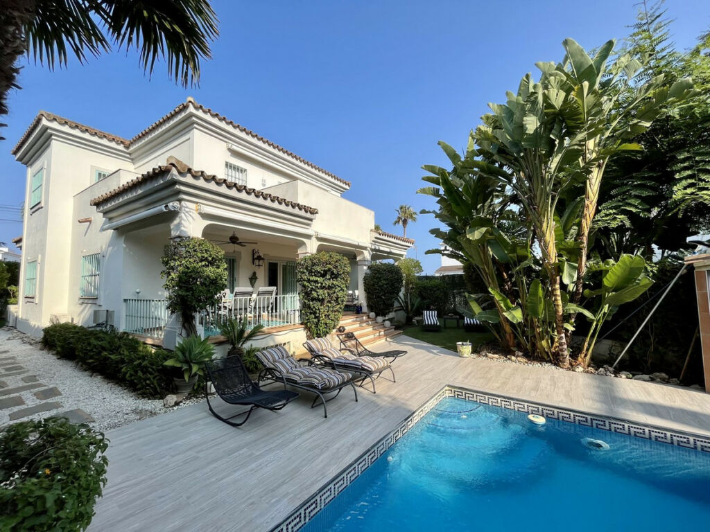 Detached Villa San Pedro de Alcántara Málaga - image 5