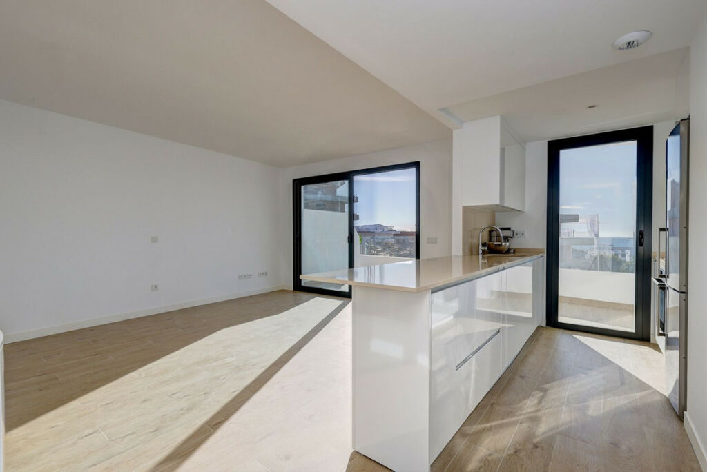 Middle Floor Apartment Estepona Málaga - image 5