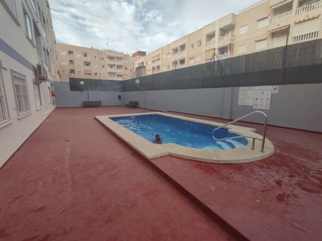 Middle Floor Apartment Torrevieja Alicante - image 5