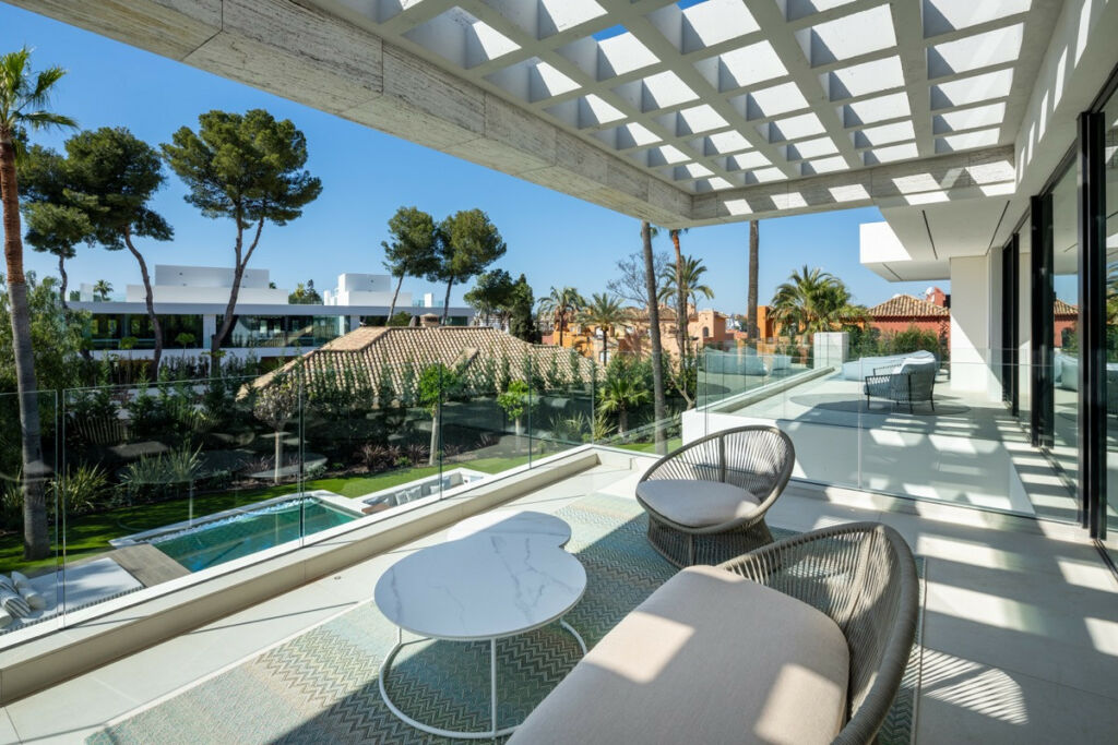 Detached Villa Nueva Andalucía Málaga - image 5