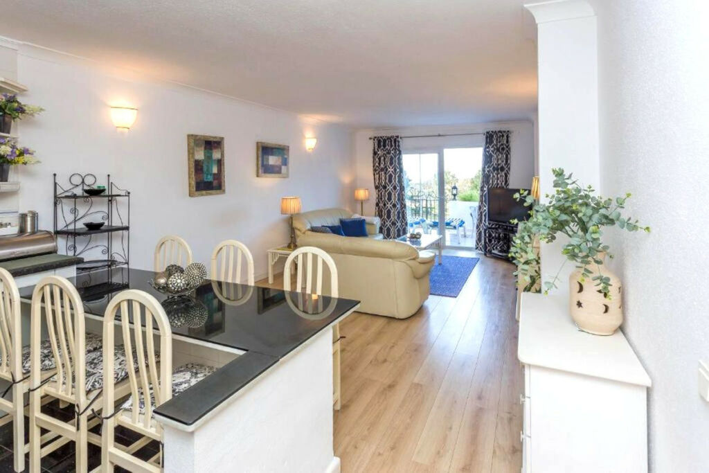 Ground Floor Apartment Riviera del Sol Málaga - image 5