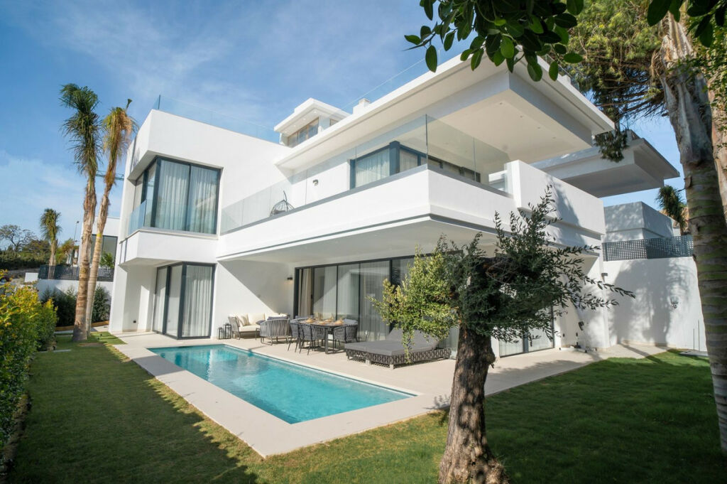Detached Villa The Golden Mile Málaga - image 5