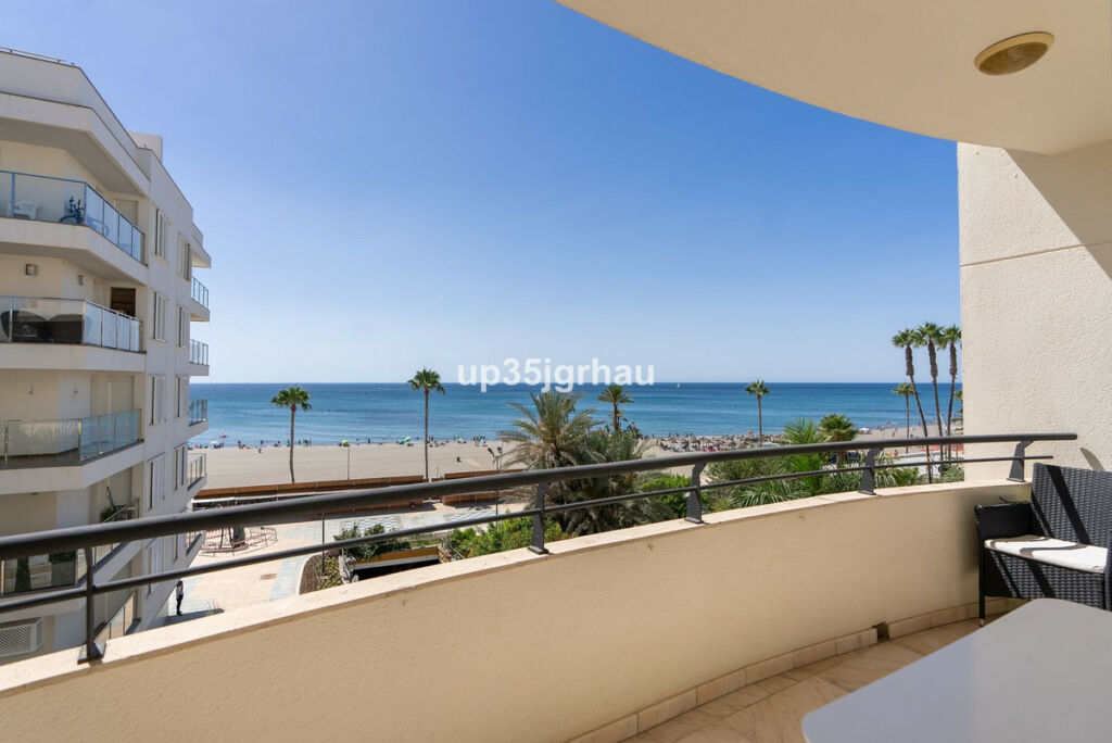 Middle Floor Apartment Estepona Málaga - image 5