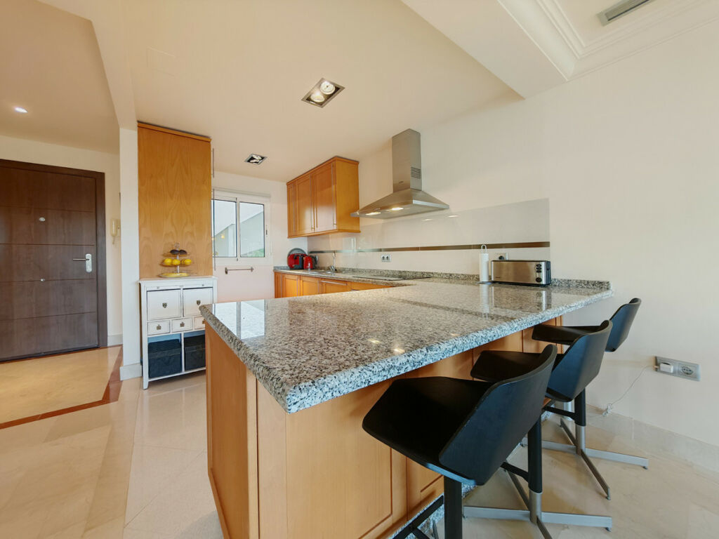 Middle Floor Apartment Nueva Andalucía Málaga - image 6