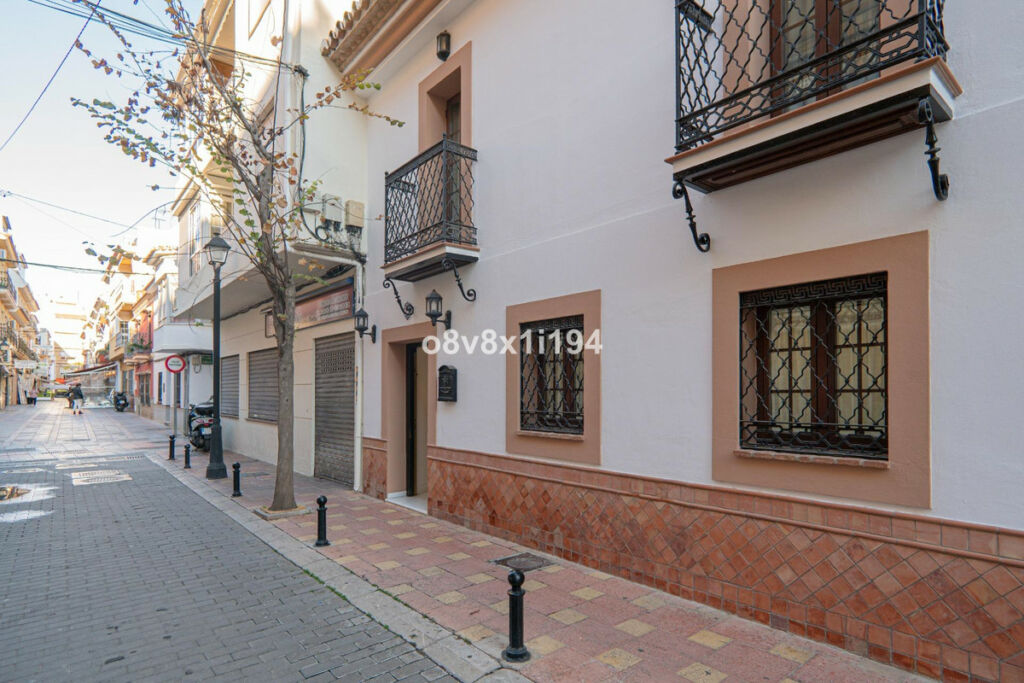 Detached Villa Fuengirola Málaga - image 5