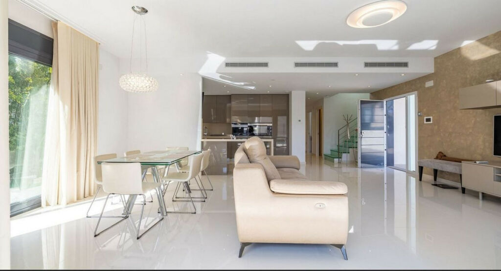 Detached Villa Campoamor Alicante - image 5