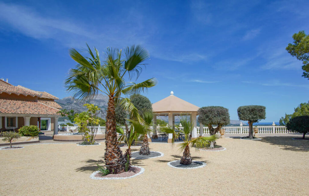 Detached Villa La Nucia Alicante - image 5