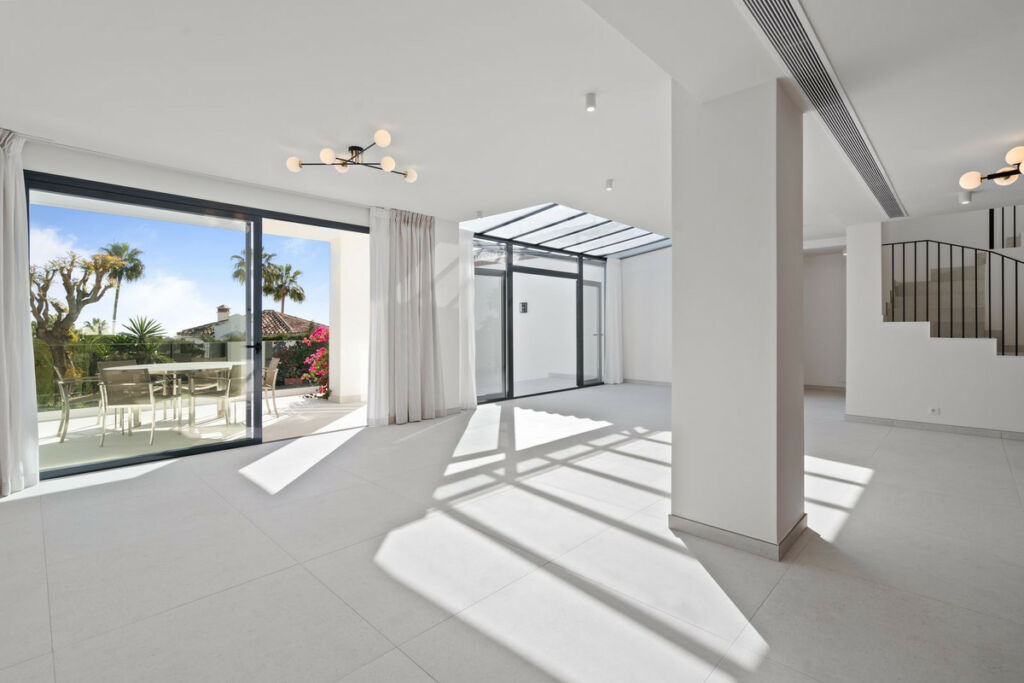 Detached Villa Elviria Málaga - image 5