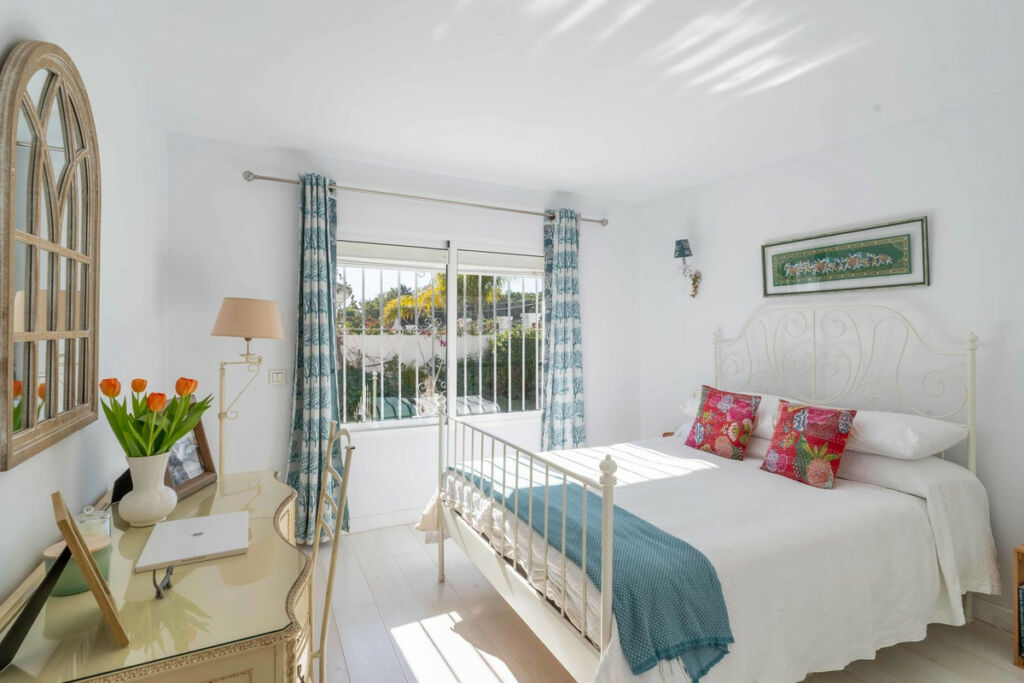 Detached Villa San Pedro de Alcántara Málaga - image 5