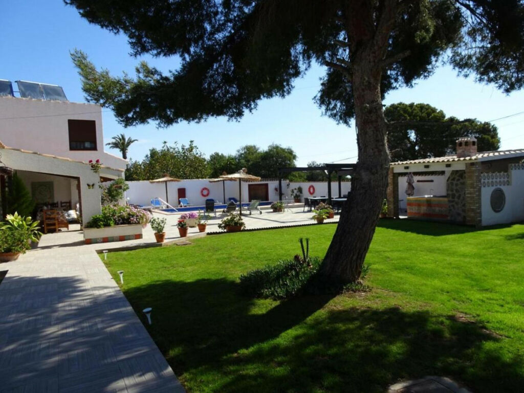 Detached Villa Cabo Roig Alicante - image 5