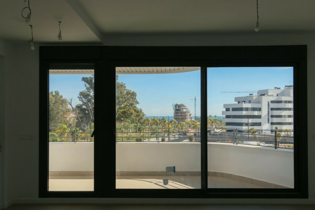 Middle Floor Apartment Los Alamos Málaga - image 5