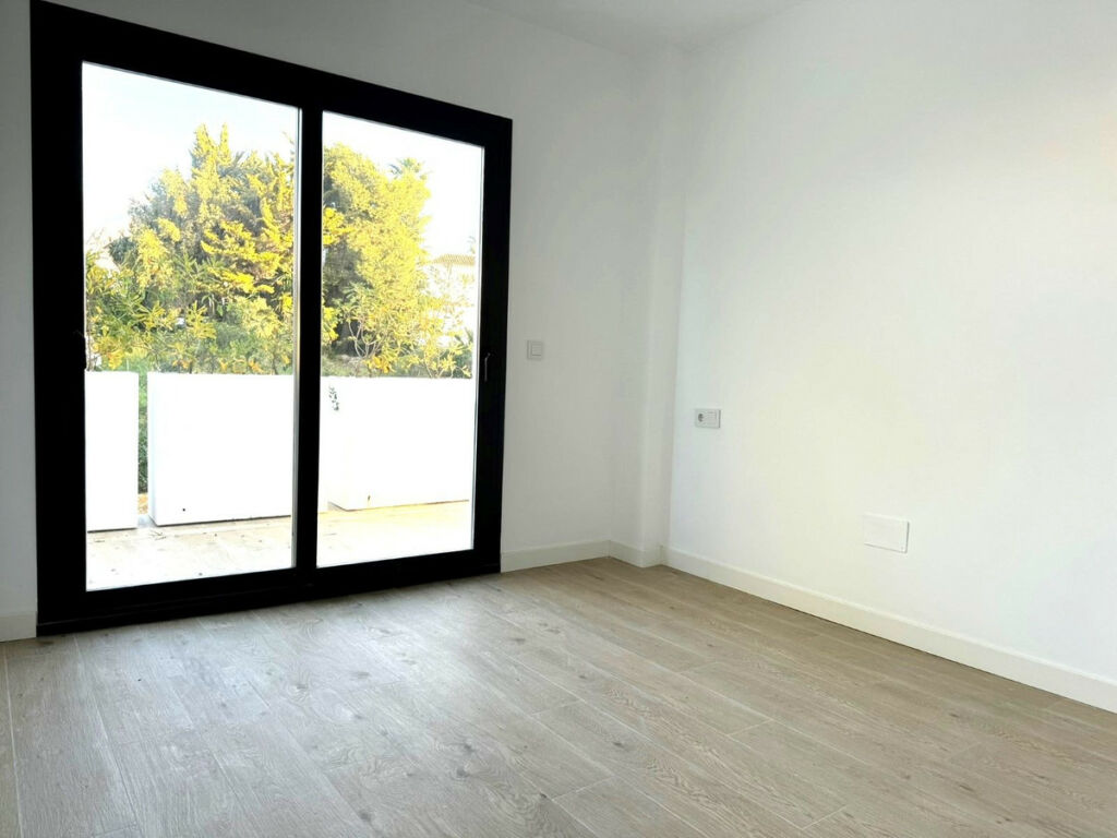 Ground Floor Apartment Estepona Málaga - image 5