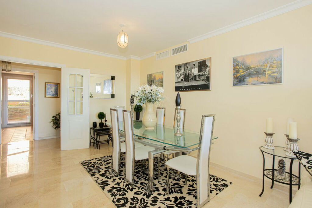 Middle Floor Apartment Elviria Málaga - image 5