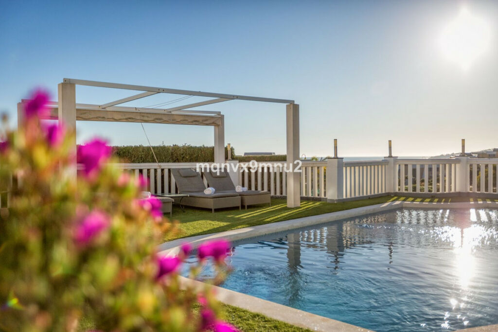 Detached Villa El Chaparral Málaga - image 9