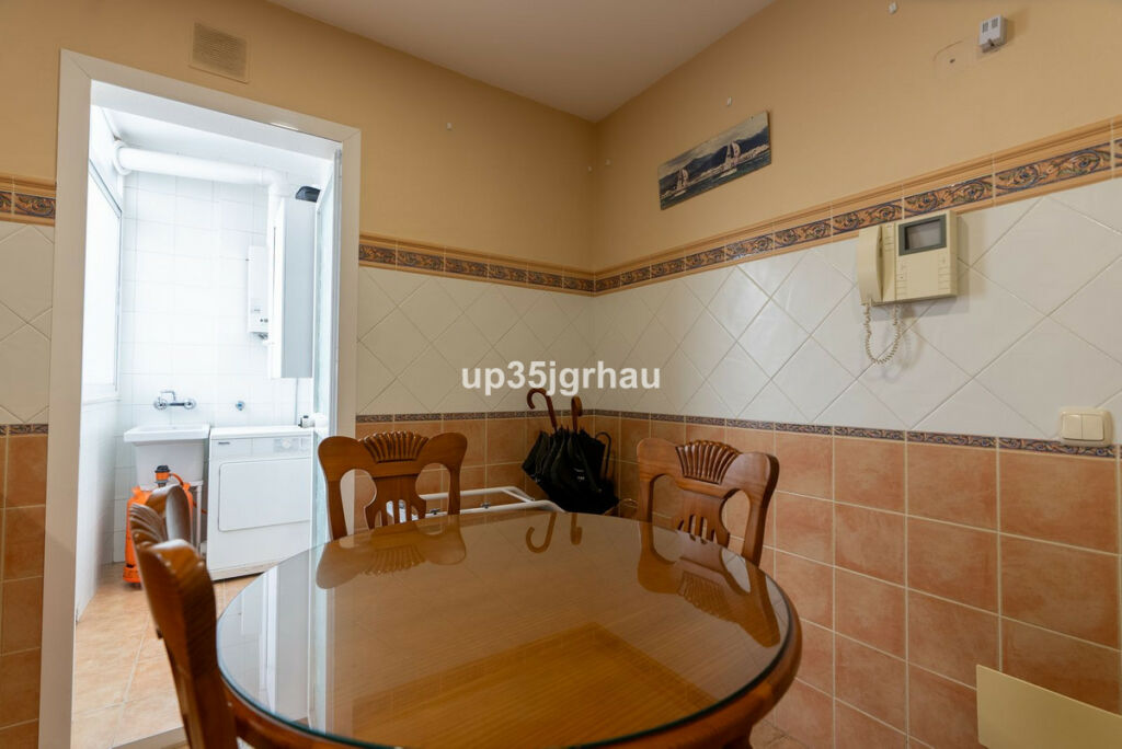 Middle Floor Apartment Estepona Málaga - image 6