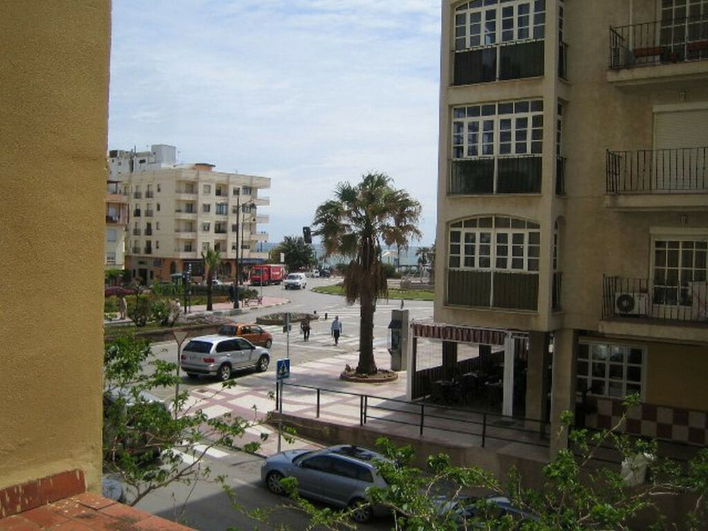 Middle Floor Apartment Estepona Málaga - image 6