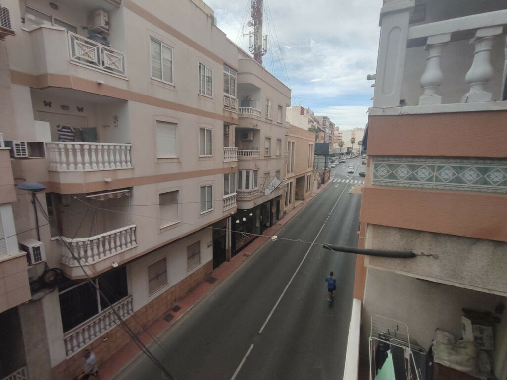 Middle Floor Apartment Torrevieja Alicante - image 6