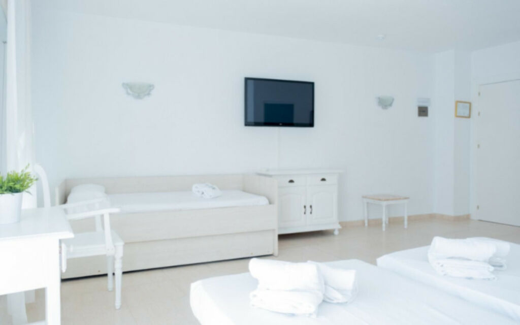 Hostel Estepona Málaga - image 6