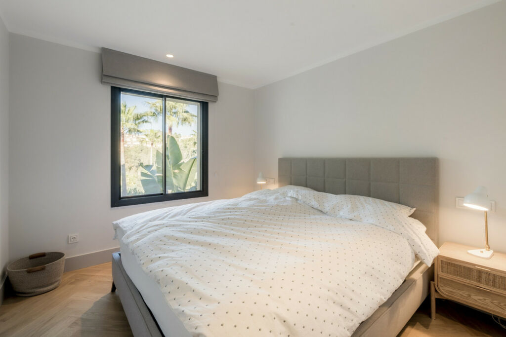 Middle Floor Apartment Nueva Andalucía Málaga - image 6