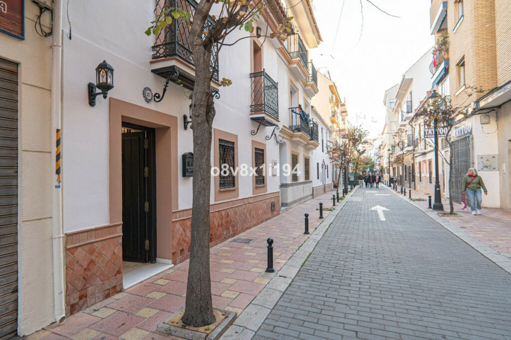 Detached Villa Fuengirola Málaga - image 6