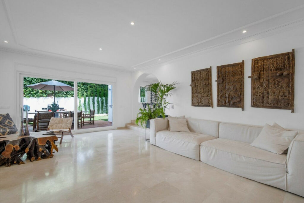 Detached Villa Nueva Andalucía Málaga - image 6