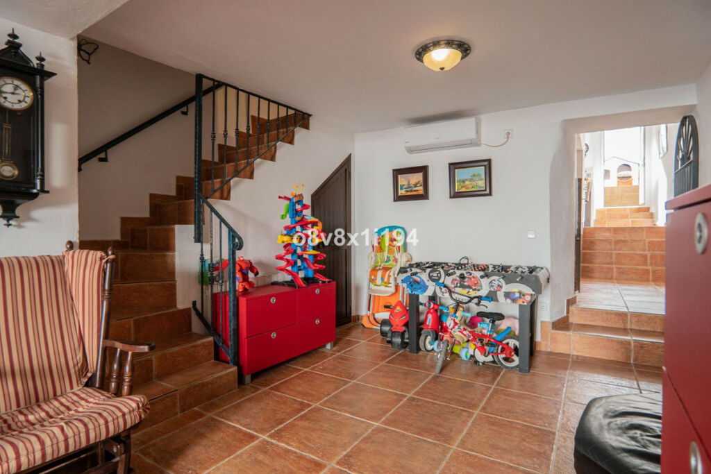 Detached Villa Pizarra Málaga - image 6