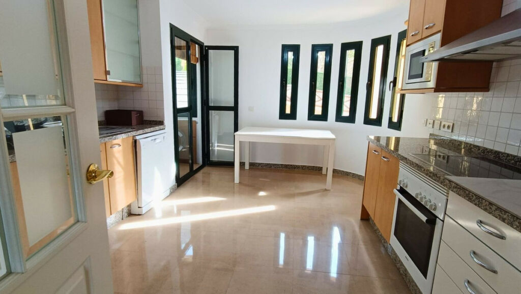 Middle Floor Apartment Sotogrande Alto Cádiz - image 6