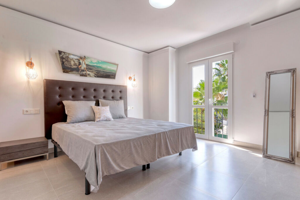 Middle Floor Apartment Puerto Banús Málaga - image 6