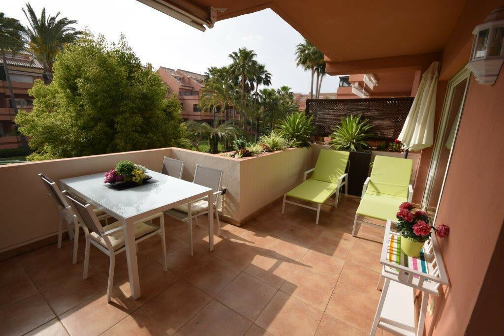 Middle Floor Apartment Puerto Banús Málaga - image 6